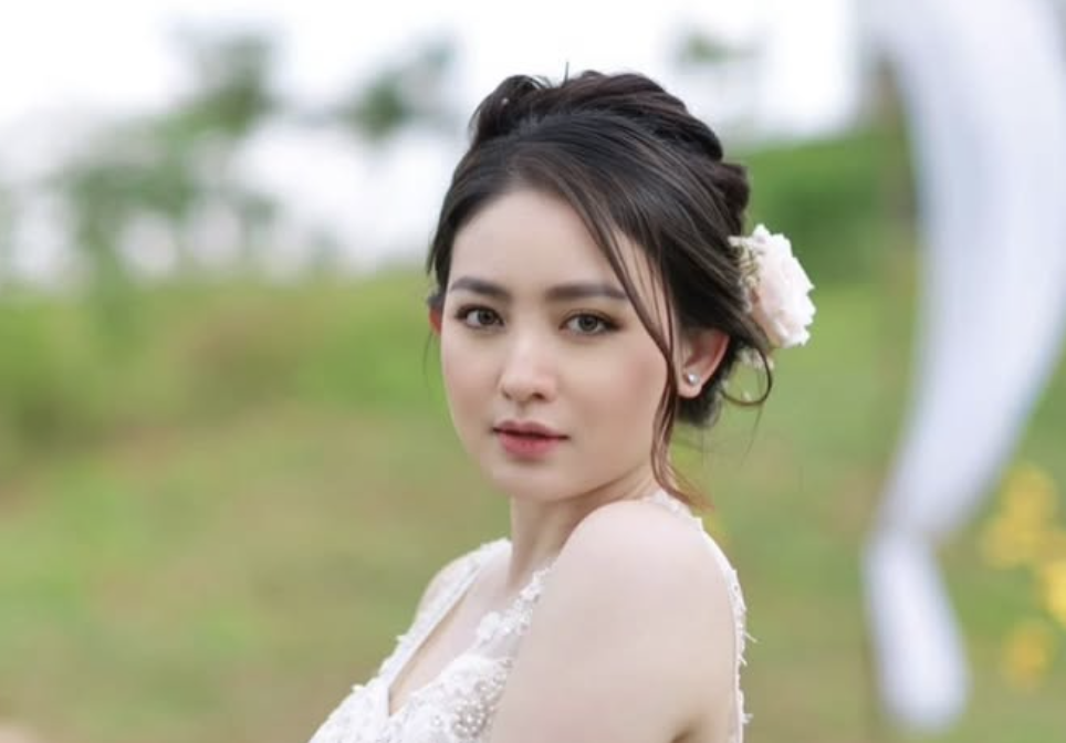 Natasha Wilona Tampil Seksi Bareng Ibunda di Pantai: Kayak Kakak Adik!